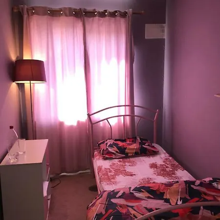 Privat bolig 5 Min Drive From Airport *
