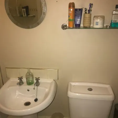 5 Min Drive From Airport
